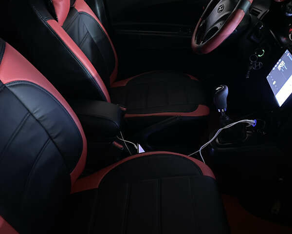 Сірий Хендай Туксон, об'ємом двигуна 2.02 л та пробігом 226 тис. км за 9200 $, фото 10 на Automoto.ua