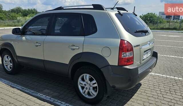 Сірий Хендай Туксон, об'ємом двигуна 1.98 л та пробігом 177 тис. км за 8500 $, фото 11 на Automoto.ua