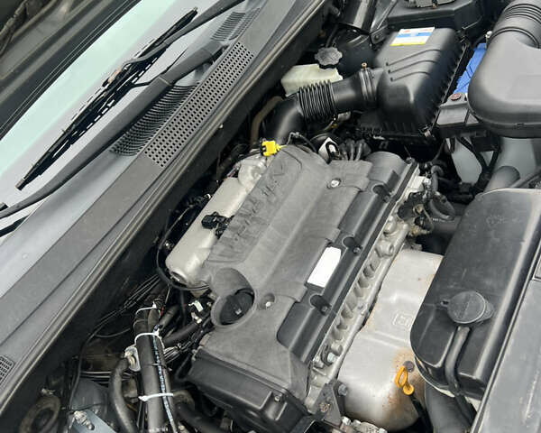 Сірий Хендай Туксон, об'ємом двигуна 1.98 л та пробігом 130 тис. км за 8900 $, фото 16 на Automoto.ua