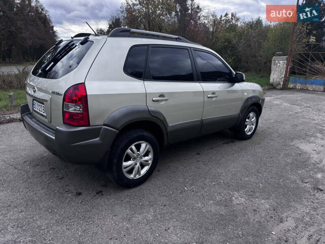 Серый Хендай Туксон, объемом двигателя 2 л и пробегом 228 тыс. км за 6900 $, фото 4 на Automoto.ua