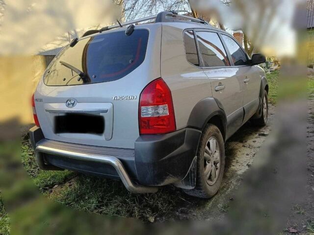 Серый Хендай Туксон, объемом двигателя 2 л и пробегом 220 тыс. км за 8000 $, фото 4 на Automoto.ua