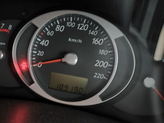 Серый Хендай Туксон, объемом двигателя 2 л и пробегом 190 тыс. км за 9000 $, фото 13 на Automoto.ua