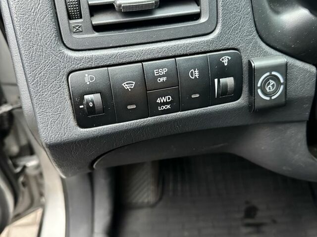 Сірий Хендай Туксон, об'ємом двигуна 2 л та пробігом 218 тис. км за 6900 $, фото 4 на Automoto.ua