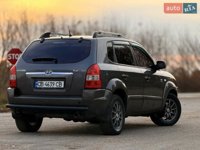 Хендай Туксон 2008 у Мене на Automoto.ua Сірий Хендай Туксон, об'ємом двигуна 1.98 л та пробігом 242 тис. км за 7600 $, фото 6 на Automoto.ua