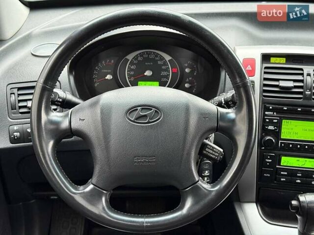 Серый Хендай Туксон, объемом двигателя 2.7 л и пробегом 210 тыс. км за 9290 $, фото 23 на Automoto.ua
