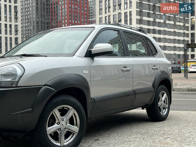 Хендай Туксон 2008 в Киеве на Automoto.ua Серый Хендай Туксон, объемом двигателя 2 л и пробегом 187 тыс. км за 7250 $, фото 12 на Automoto.ua