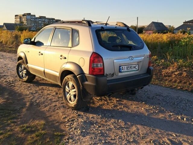 Серый Хендай Туксон, объемом двигателя 2.7 л и пробегом 244 тыс. км за 7200 $, фото 3 на Automoto.ua