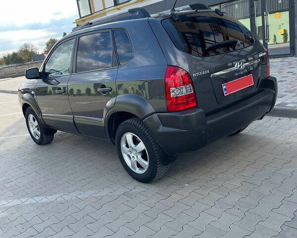 Сірий Хендай Туксон, об'ємом двигуна 2 л та пробігом 172 тис. км за 8550 $, фото 8 на Automoto.ua