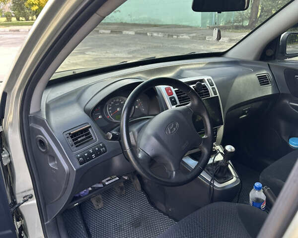 Серый Хендай Туксон, объемом двигателя 2 л и пробегом 201 тыс. км за 8300 $, фото 6 на Automoto.ua