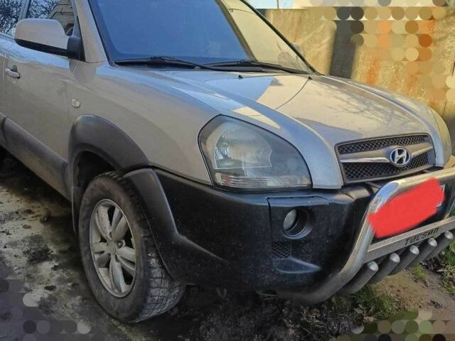 Серый Хендай Туксон, объемом двигателя 2 л и пробегом 220 тыс. км за 8000 $, фото 6 на Automoto.ua