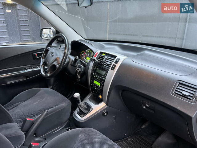 Хендай Туксон 2008 в Киеве на Automoto.ua Серый Хендай Туксон, объемом двигателя 2 л и пробегом 187 тыс. км за 7250 $, фото 35 на Automoto.ua