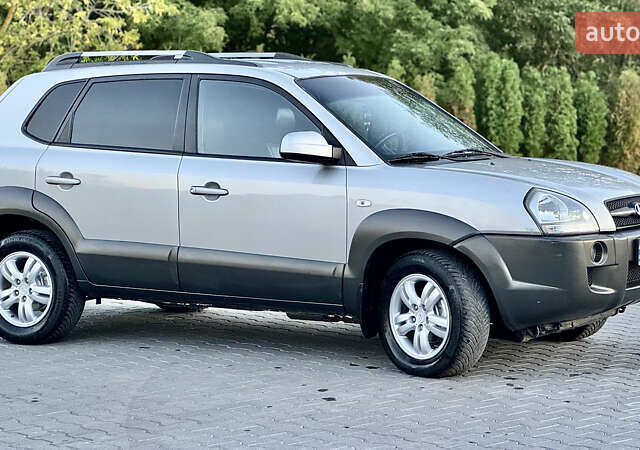 Хендай Туксон 2008 у Зборів на Automoto.ua Сірий Хендай Туксон, об'ємом двигуна 1.99 л та пробігом 228 тис. км за 8500 $, фото 4 на Automoto.ua