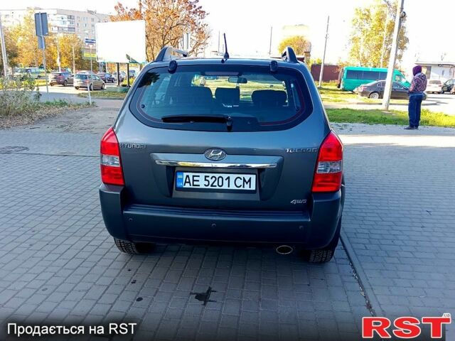 Сірий Хендай Туксон, об'ємом двигуна 2 л та пробігом 216 тис. км за 8200 $, фото 5 на Automoto.ua