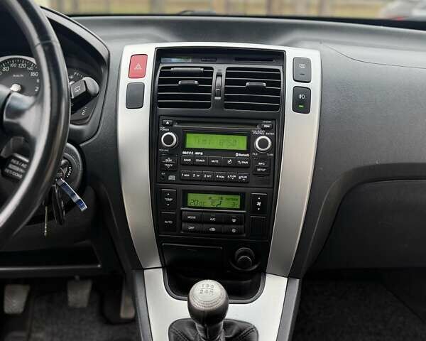 Сірий Хендай Туксон, об'ємом двигуна 2 л та пробігом 187 тис. км за 7700 $, фото 40 на Automoto.ua