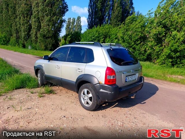 Серый Хендай Туксон, объемом двигателя 2 л и пробегом 215 тыс. км за 5700 $, фото 3 на Automoto.ua