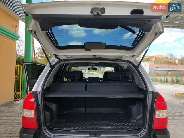 Хендай Туксон 2008 в Турке на Automoto.ua Серый Хендай Туксон, объемом двигателя 2 л и пробегом 274 тыс. км за 7200 $, фото 27 на Automoto.ua