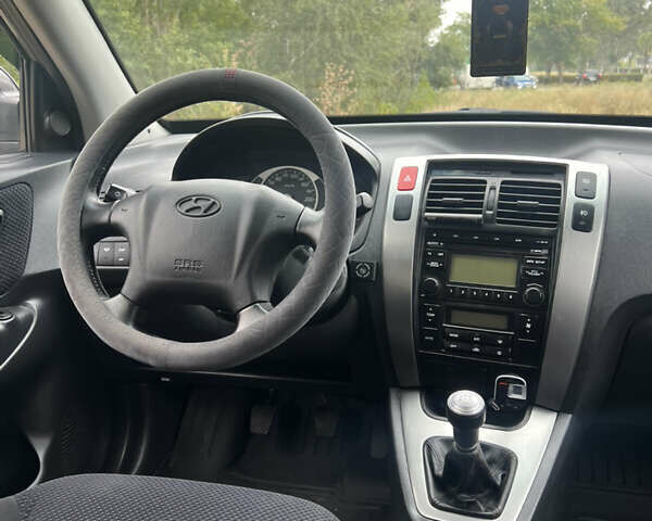 Сірий Хендай Туксон, об'ємом двигуна 1.98 л та пробігом 130 тис. км за 8900 $, фото 14 на Automoto.ua