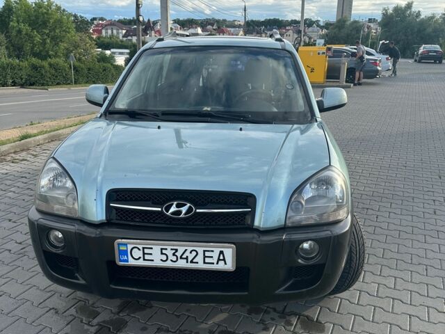 Серый Хендай Туксон, объемом двигателя 2 л и пробегом 240 тыс. км за 6500 $, фото 1 на Automoto.ua