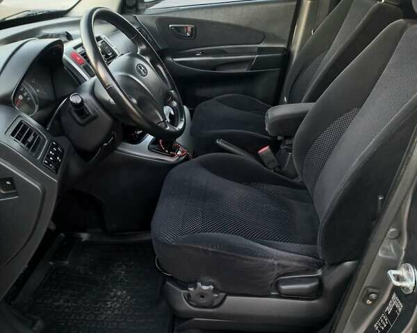 Серый Хендай Туксон, объемом двигателя 1.99 л и пробегом 207 тыс. км за 8000 $, фото 13 на Automoto.ua