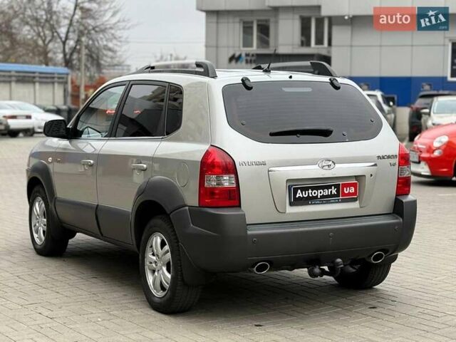 Серый Хендай Туксон, объемом двигателя 2.7 л и пробегом 210 тыс. км за 9290 $, фото 4 на Automoto.ua