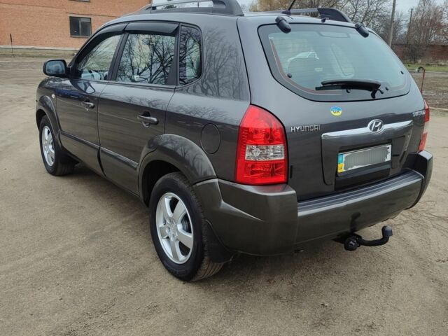 Сірий Хендай Туксон, об'ємом двигуна 2 л та пробігом 95 тис. км за 8800 $, фото 5 на Automoto.ua