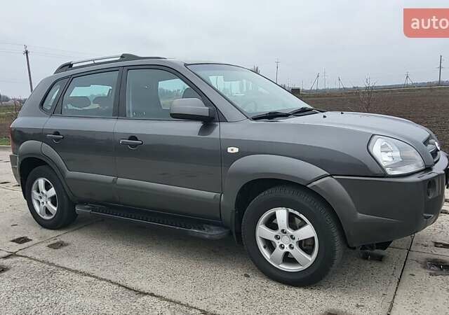 Серый Хендай Туксон, объемом двигателя 1.98 л и пробегом 177 тыс. км за 8200 $, фото 19 на Automoto.ua