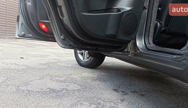 Серый Хендай Туксон, объемом двигателя 1.98 л и пробегом 258 тыс. км за 7500 $, фото 27 на Automoto.ua