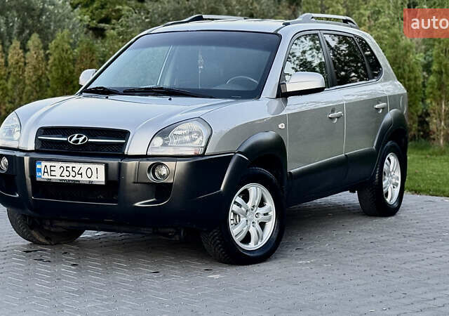 Хендай Туксон 2008 у Зборів на Automoto.ua Сірий Хендай Туксон, об'ємом двигуна 1.99 л та пробігом 228 тис. км за 8500 $, фото 10 на Automoto.ua