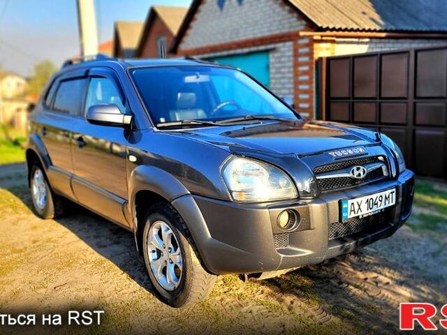 Серый Хендай Туксон, объемом двигателя 2 л и пробегом 190 тыс. км за 8500 $, фото 5 на Automoto.ua