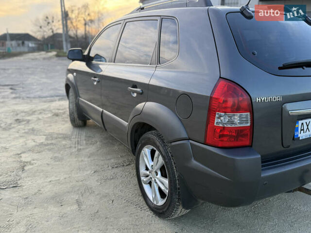 Сірий Хендай Туксон, об'ємом двигуна 1.98 л та пробігом 220 тис. км за 8200 $, фото 5 на Automoto.ua