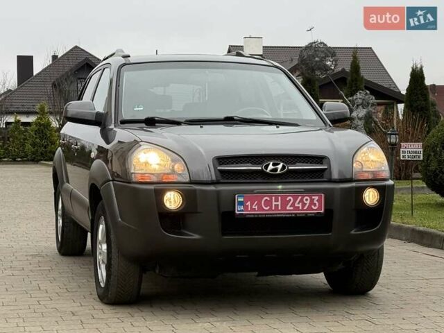 Сірий Хендай Туксон, об'ємом двигуна 2 л та пробігом 187 тис. км за 7700 $, фото 5 на Automoto.ua
