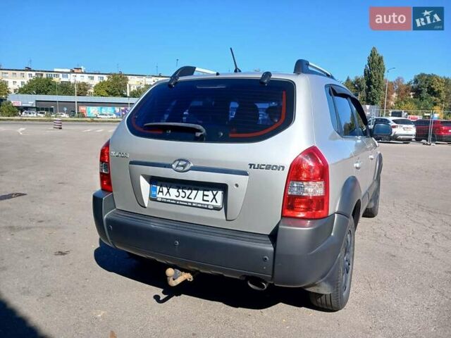 Хендай Туксон 2008 у Полтаві на Automoto.ua Сірий Хендай Туксон, об'ємом двигуна 2 л та пробігом 222 тис. км за 7200 $, фото 9 на Automoto.ua