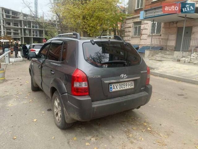 Сірий Хендай Туксон, об'ємом двигуна 1.98 л та пробігом 190 тис. км за 8800 $, фото 3 на Automoto.ua