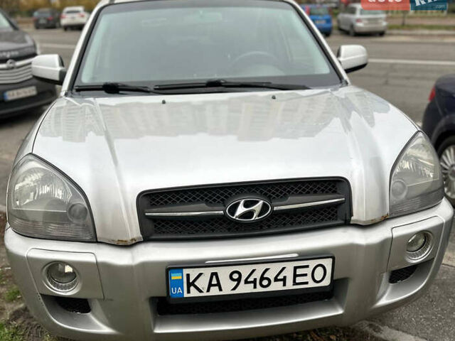 Серый Хендай Туксон, объемом двигателя 1.98 л и пробегом 227 тыс. км за 7700 $, фото 21 на Automoto.ua