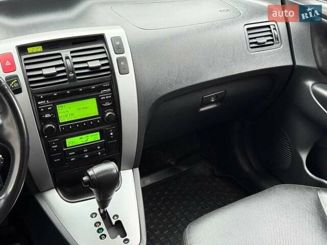 Серый Хендай Туксон, объемом двигателя 2.7 л и пробегом 210 тыс. км за 9290 $, фото 24 на Automoto.ua