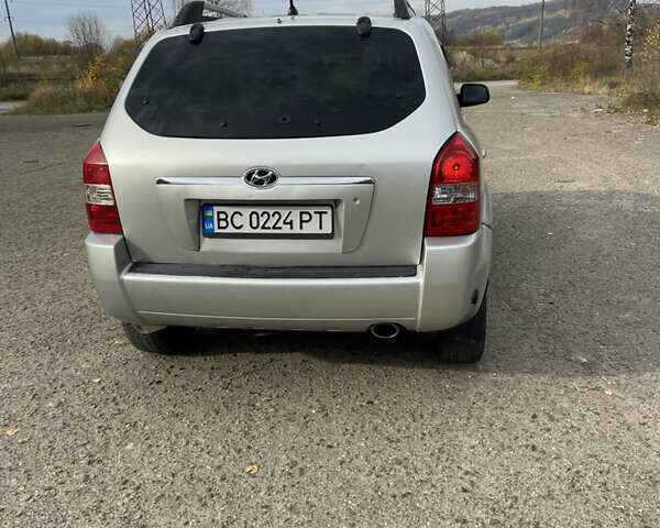 Сірий Хендай Туксон, об'ємом двигуна 1.98 л та пробігом 210 тис. км за 4999 $, фото 6 на Automoto.ua