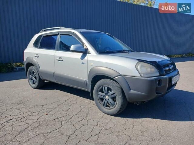 Хендай Туксон 2008 у Полтаві на Automoto.ua Сірий Хендай Туксон, об'ємом двигуна 2 л та пробігом 222 тис. км за 7200 $, фото 4 на Automoto.ua