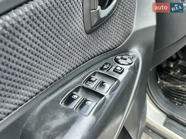 Серый Хендай Туксон, объемом двигателя 2 л и пробегом 176 тыс. км за 8300 $, фото 23 на Automoto.ua