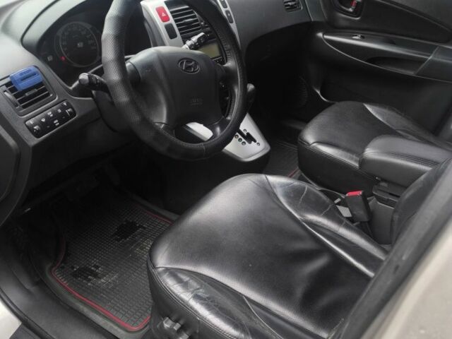 Сірий Хендай Туксон, об'ємом двигуна 2 л та пробігом 215 тис. км за 7750 $, фото 11 на Automoto.ua