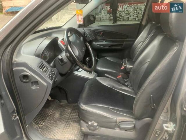 Сірий Хендай Туксон, об'ємом двигуна 1.98 л та пробігом 190 тис. км за 8800 $, фото 10 на Automoto.ua