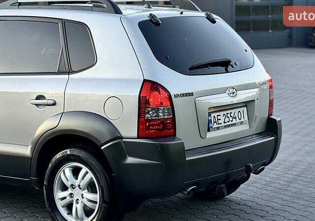 Хендай Туксон 2008 у Зборів на Automoto.ua Сірий Хендай Туксон, об'ємом двигуна 1.99 л та пробігом 228 тис. км за 8500 $, фото 15 на Automoto.ua