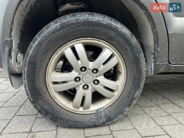 Сірий Хендай Туксон, об'ємом двигуна 1.99 л та пробігом 221 тис. км за 6000 $, фото 9 на Automoto.ua