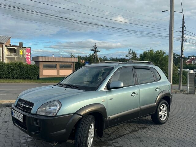 Серый Хендай Туксон, объемом двигателя 2 л и пробегом 240 тыс. км за 6500 $, фото 2 на Automoto.ua