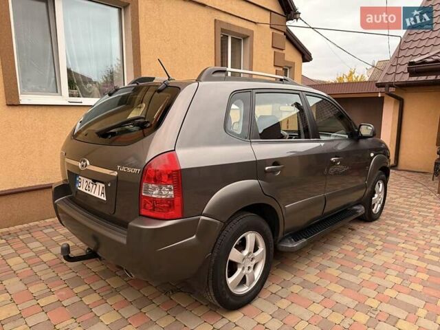 Хендай Туксон 2008 в Миргороде на Automoto.ua Серый Хендай Туксон, объемом двигателя 1.98 л и пробегом 177 тыс. км за 7950 $, фото 10 на Automoto.ua