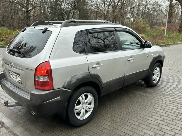 Сірий Хендай Туксон, об'ємом двигуна 2 л та пробігом 218 тис. км за 6900 $, фото 1 на Automoto.ua