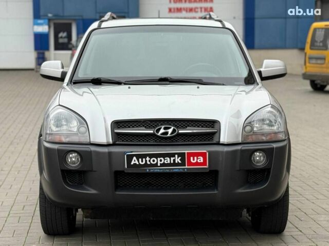 Сірий Хендай Туксон, об'ємом двигуна 2.7 л та пробігом 210 тис. км за 9290 $, фото 1 на Automoto.ua