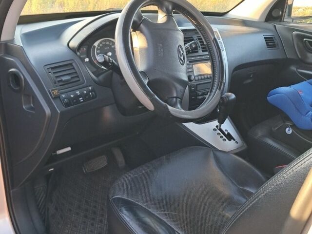 Серый Хендай Туксон, объемом двигателя 2.7 л и пробегом 244 тыс. км за 7200 $, фото 6 на Automoto.ua