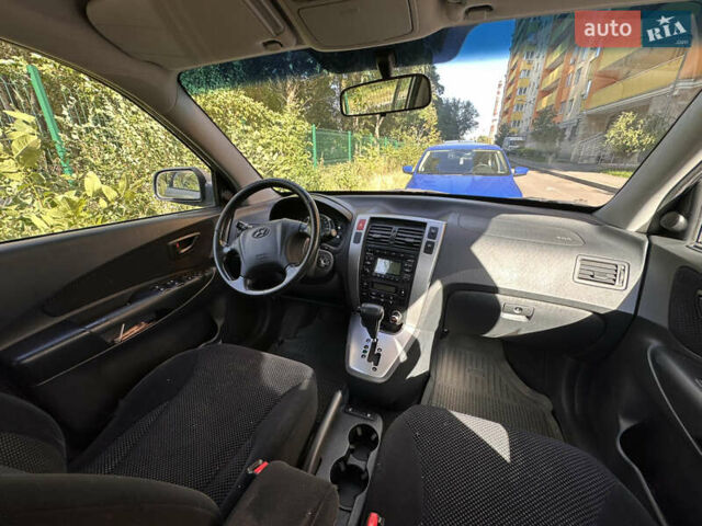 Серый Хендай Туксон, объемом двигателя 1.99 л и пробегом 194 тыс. км за 9500 $, фото 5 на Automoto.ua
