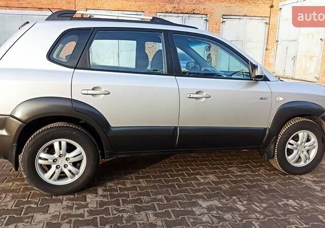 Серый Хендай Туксон, объемом двигателя 2 л и пробегом 127 тыс. км за 9300 $, фото 14 на Automoto.ua