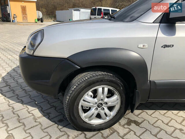 Хендай Туксон 2008 в Турке на Automoto.ua Серый Хендай Туксон, объемом двигателя 2 л и пробегом 274 тыс. км за 7200 $, фото 6 на Automoto.ua